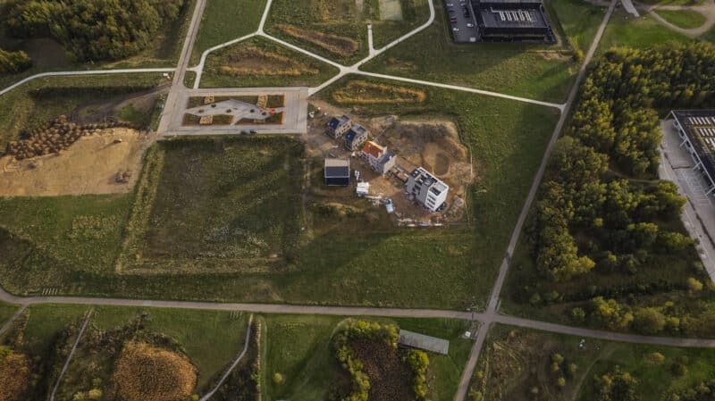 Een luchtfoto van het Outdoor werflab