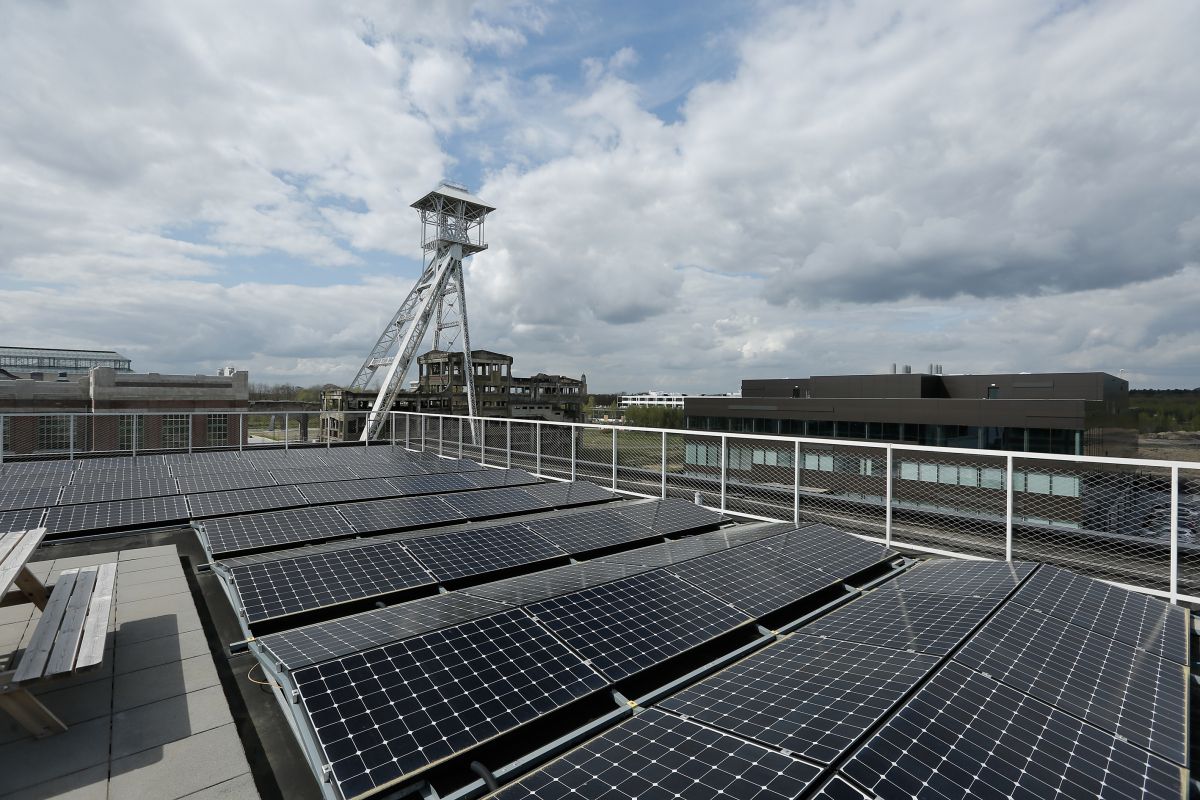 Zonnepanelen in het Outdoor Metrologielab.