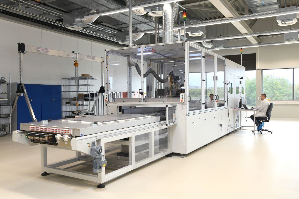 Overzichtsbeeld van het PV module lab.