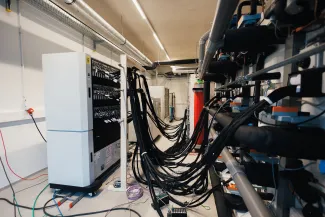 Een detailfoto van het batterijtestlab