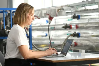 A woman working in the thermotechnical lab.