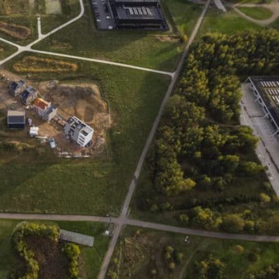Een luchtfoto van het Outdoor werflab
