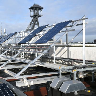 Zonnepanelen in het Outdoor Metrologielab.