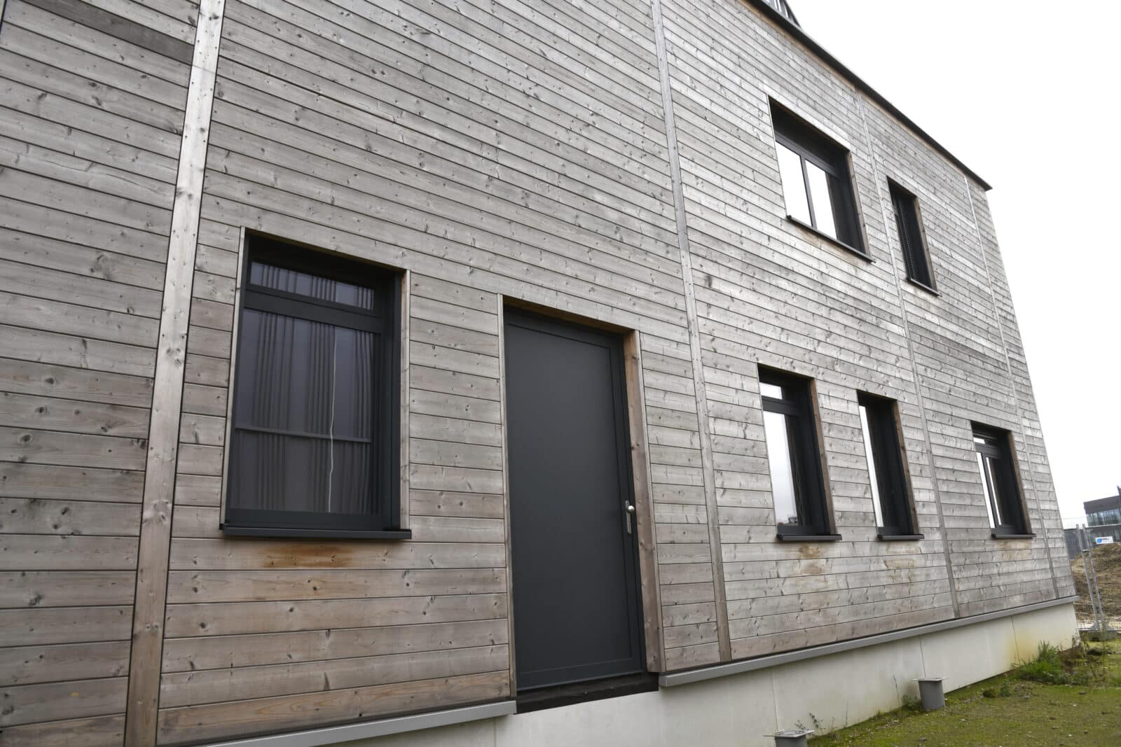 THOREAQ two identical lab houses exterior